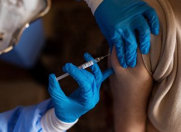 Posłowie chcieli zmian w szczepieniach przeciw HPV. MZ odpowiedziało