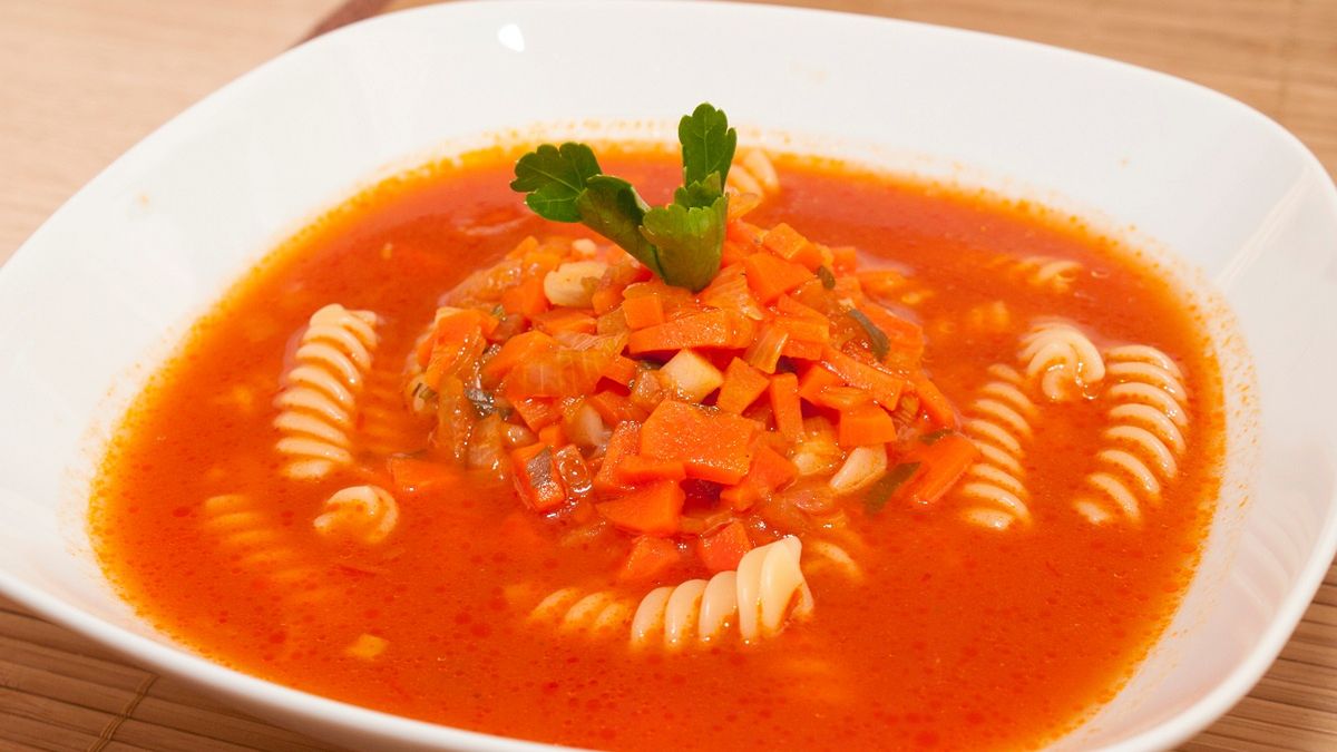 Zupa pomidorowa z nietypowym dodatkiem
