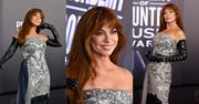 Coraz młodsza Shania Twain zawinęła się w sreberko i pozowała podczas gali w Las Vegas. Dalibyście jej 60 lat? (ZDJĘCIA)