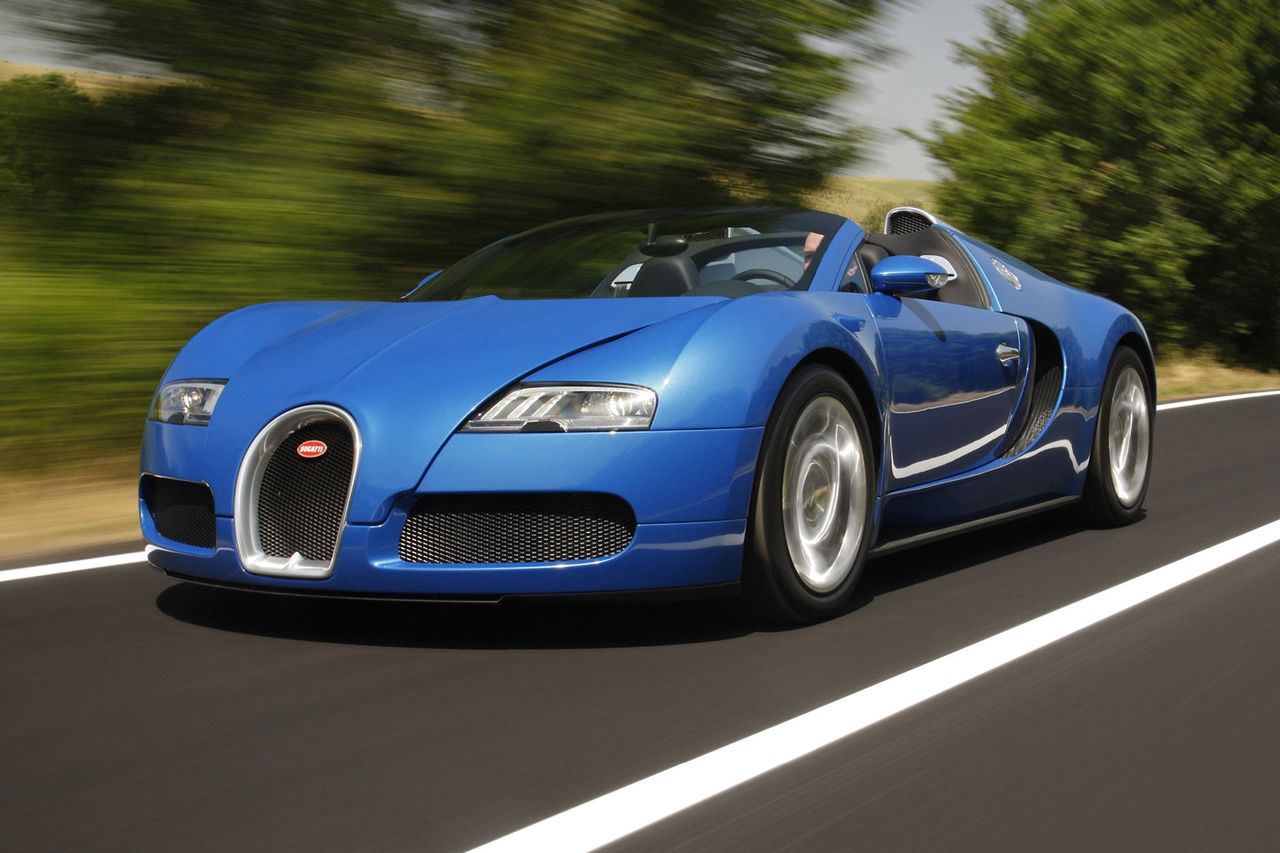 Bugatti Veyron to jeden z najdroższych w serwisie samochodów świata. 15-letnia gwarancja to złoto dla klienta.