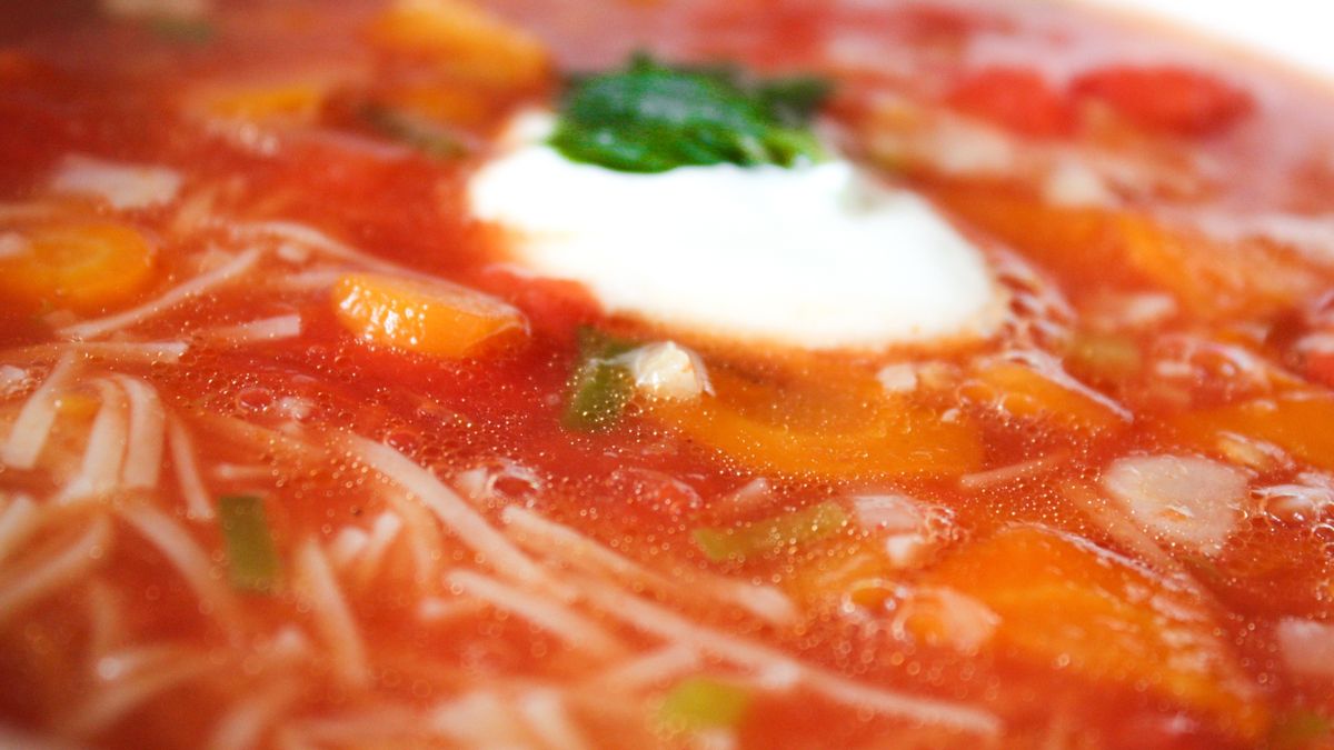 Aromatyczna zupa pomidorowa