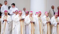 Tylu Polaków ufa Kościołowi katolickiemu. Ogromny spadek