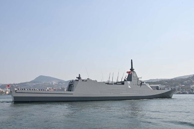 Fregata Mikuma – tak jak pozostałe okręty tego typu – odznacza się wysokim stopniem automatyzacji i zdolnością do współpracy z pojazdami bezzałogowymi