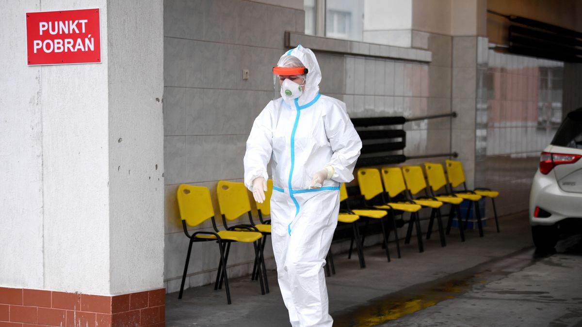 Punkt pobrań wymazów w Wojewódzkim Szpitalu im. Św. Ojca Pio w Przemyślu.