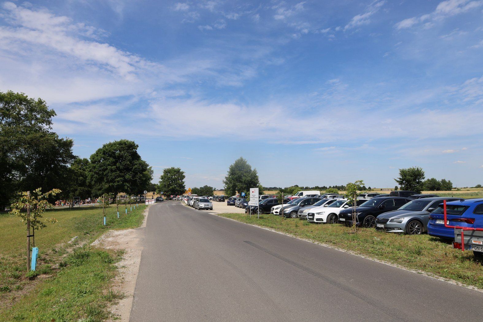 Z nieba leje się żar! Plażing nad Jeziorem Lednica. Czyta plaża, malownicze miejsce