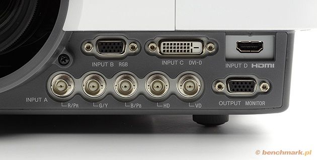 Sony VPL-FHZ55 WUXGA 3LCD - złącza z prawej strony