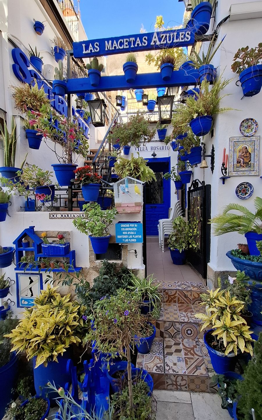 Barrio de Santa Cruz zachwyca na każdym kroku