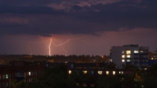 Gwałtowne załamanie pogody w woj. śląskim. IMGW ostrzega: nadchodzą burze i silny wiatr. IMGW ostrzega