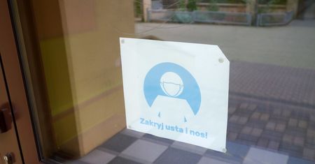 Koronawirus. Tracimy kontrolę. Szkoły złośliwymi ogniskami