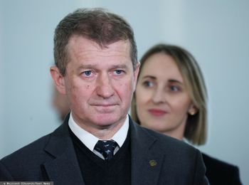 Śpiewak pyta o żonę ministra. Ministerstwo odpowiada ws. Rasia