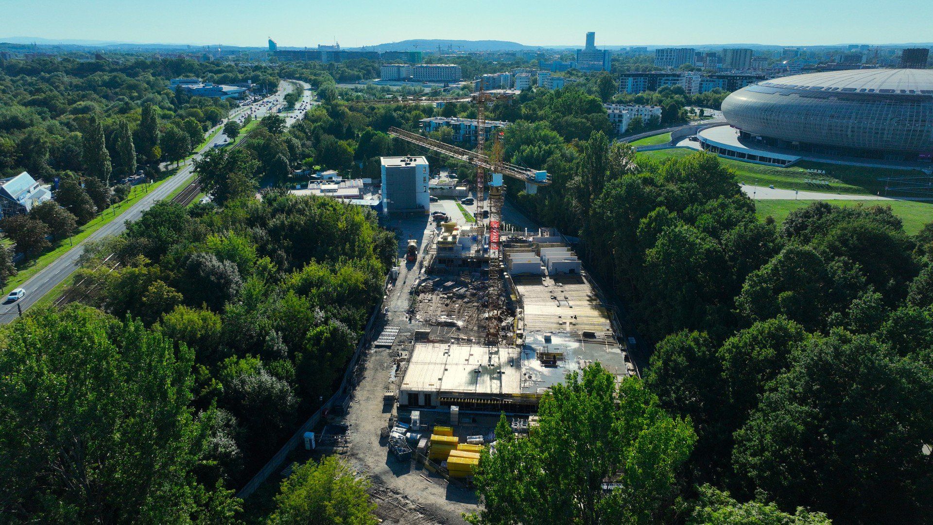 Budowa hotelu idzie pełną parą