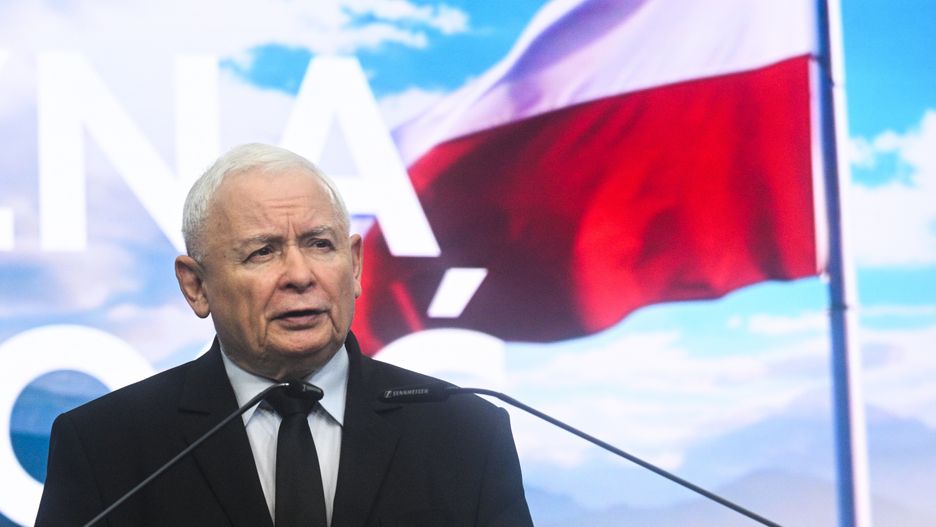 Warszawa, 11.09.2023. Kampania wyborcza do parlamentu 2023. Wicepremier, prezes PiS Jarosław Kaczyński podczas oświadczenia dla mediów w siedzibie Prawa i Sprawiedliwości przy ul. Nowogrodzkiej w Warszawie, 11 bm. (aldg) PAP/Radek Pietruszka