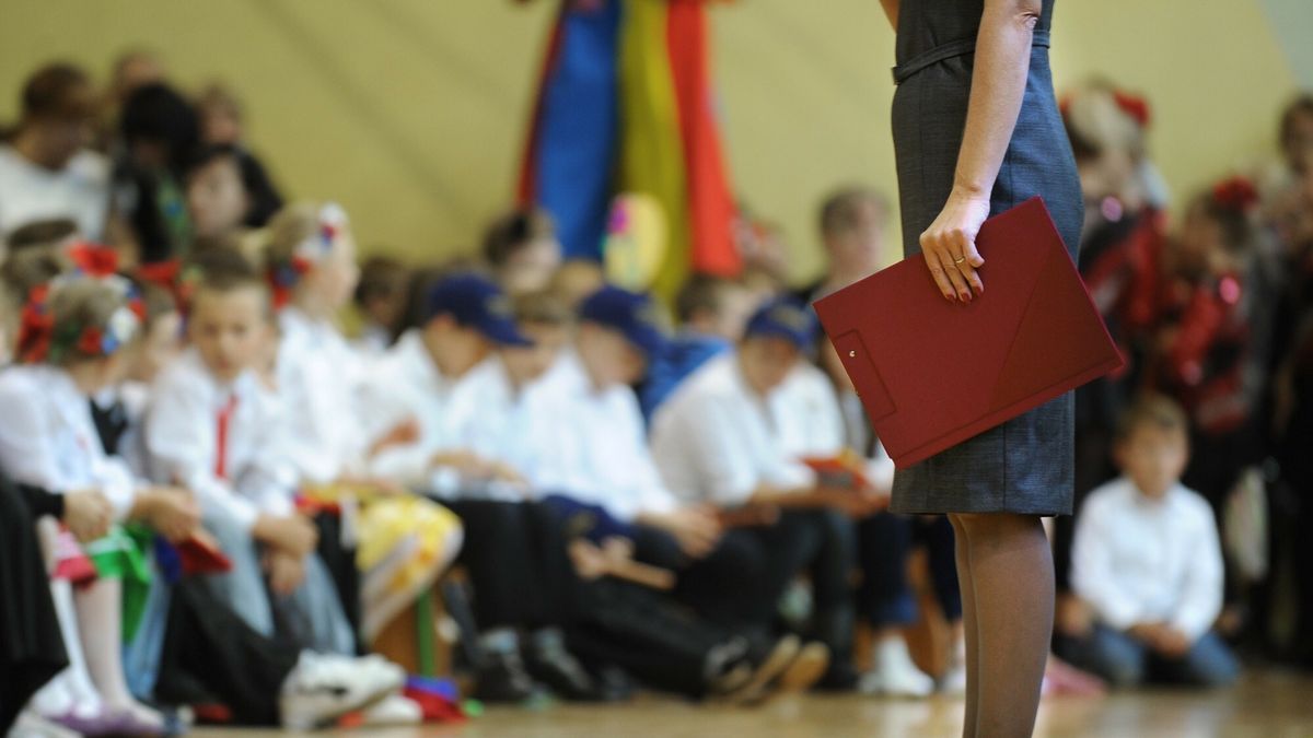 Pocz?tek roku szkolnego
PHOTO: BARTOSZ KRUPA/EAST NEWS 
WARSZAWA 01/09/2010 
ROZPOCZECIE ROKU SZKOLNEGO W SZKOLE PODSTAWOWEJ NR 16 W WARSZAWIE.
Bartosz Krupa