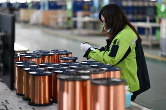 Miedź przebija barierę 10 tys. dolarów na fali obaw o cła Trumpa