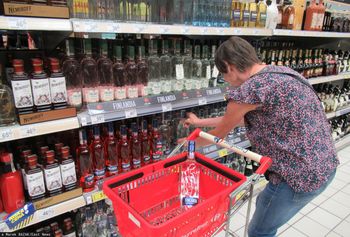 Alkoholowa mapa Polski. Statystki podbiła ekspansja Żabki