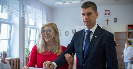 Wybory 2020. Internauci oburzeni zachowaniem ministra. Chodzi o brak maseczki
