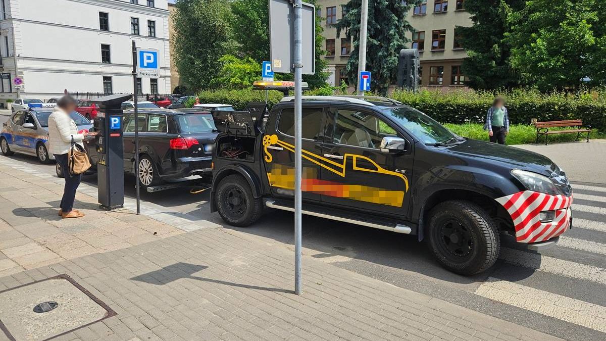 Pomoc drogowa odholowująca samochód z ul. Niecałej w Lublinie