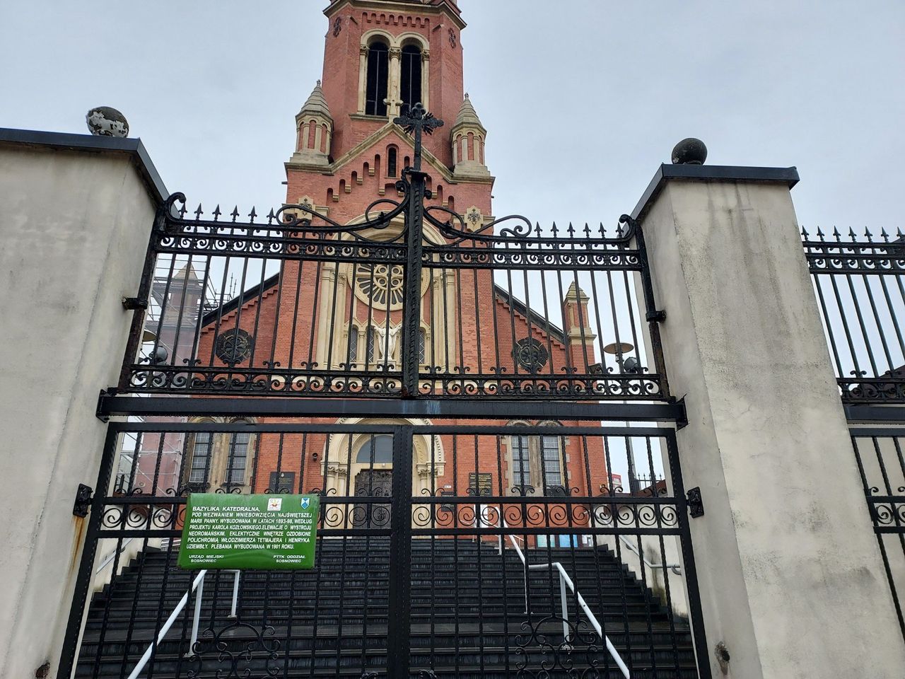 Sosnowiec: Ksiądz, który molestował dzieci trafił do aresztu