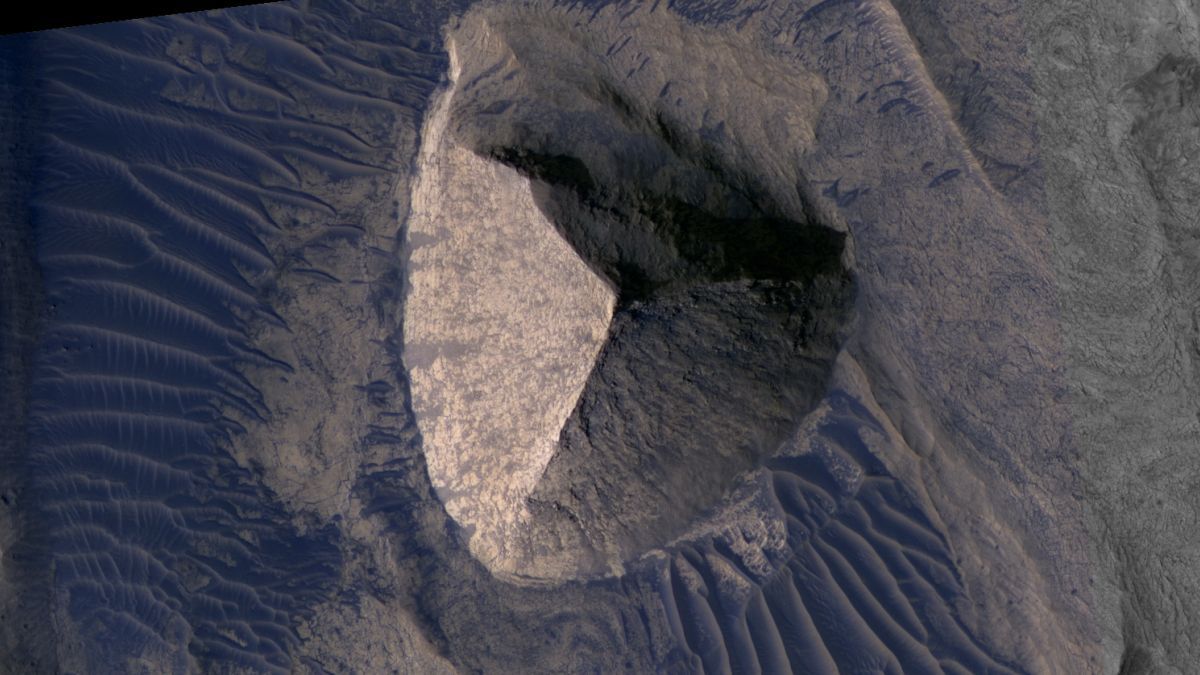 Tajemnicza formacja na Marsie. Wygląda jak egipska piramida