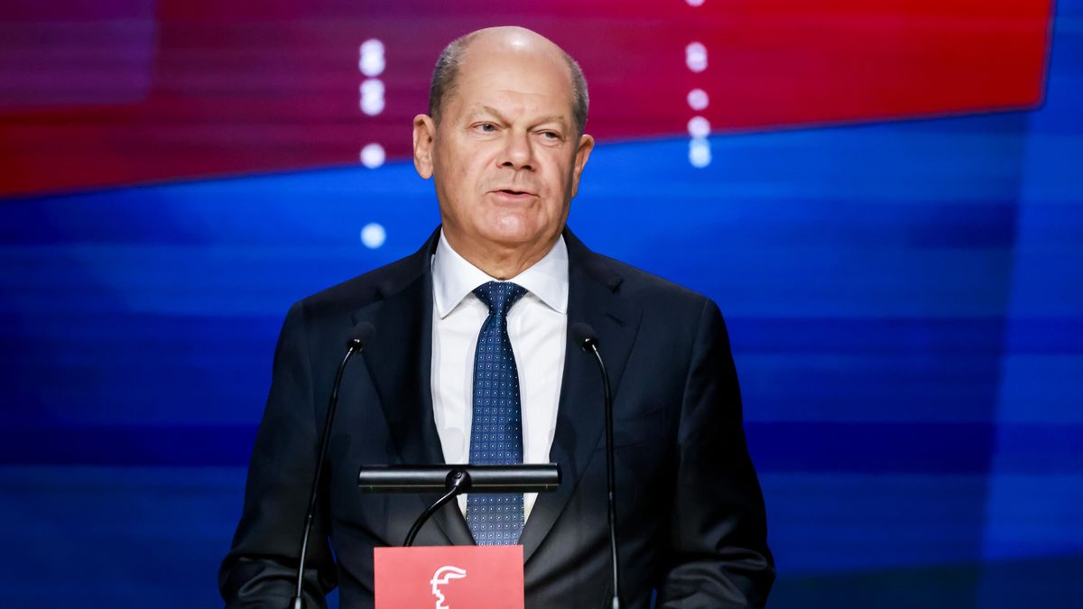 German Chancellor Olaf Scholz speaks during the opening ceremony of the Hanover Fair 2025 (Hannover Messe) in Hanover, Germany, 30 March 2025. More than 4,000 exhibitors are expected to showcase their innovations from 31 March to 04 April at what is billed as the world's largest industrial trade fair, with visitors from approximately 150 countries expected. The main focus this year is on robotics, mechanical engineering, power-train technology, and energy production under the motto 'Energizing a Sustainable Industry.' The partner country in 2025 is Canada. EPA/HANNIBAL HANSCHKE Dostawca: PAP/EPA.