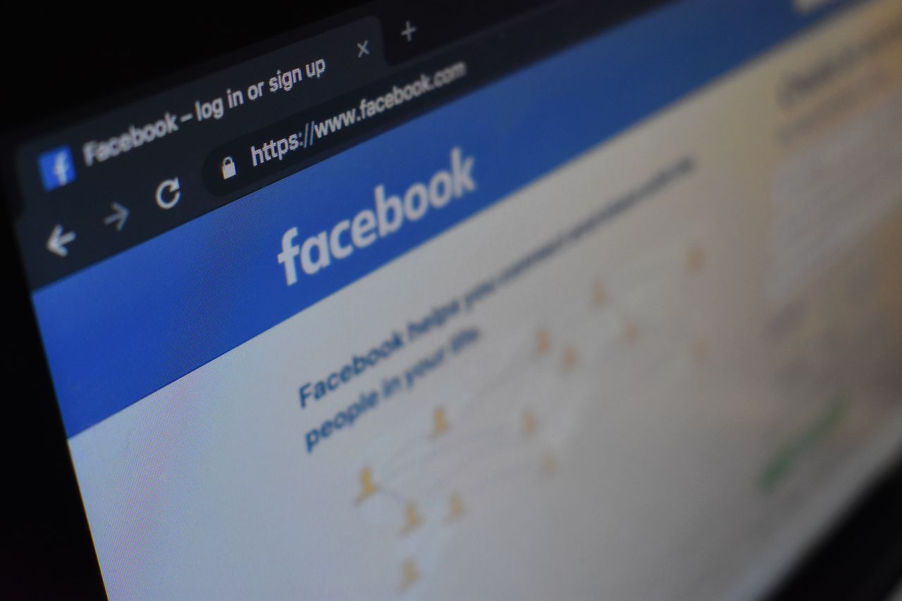 Facebook ma pretensje do sprzedawców domen. O co chodzi?