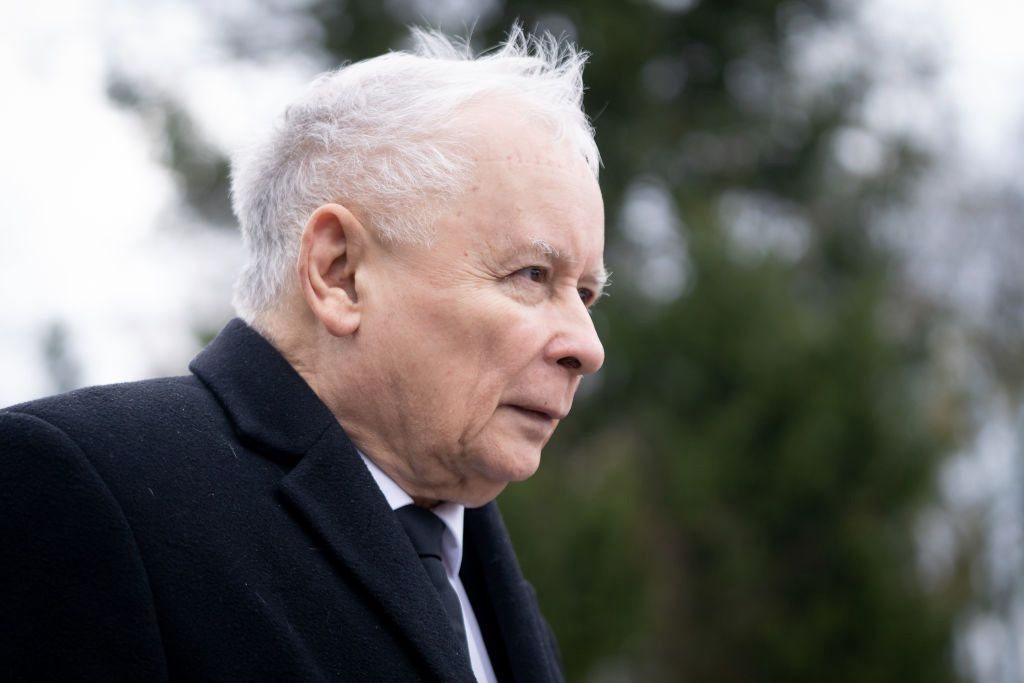 Jarosław Kaczyński przyłapany. Prezes PiS zakasał rękawy