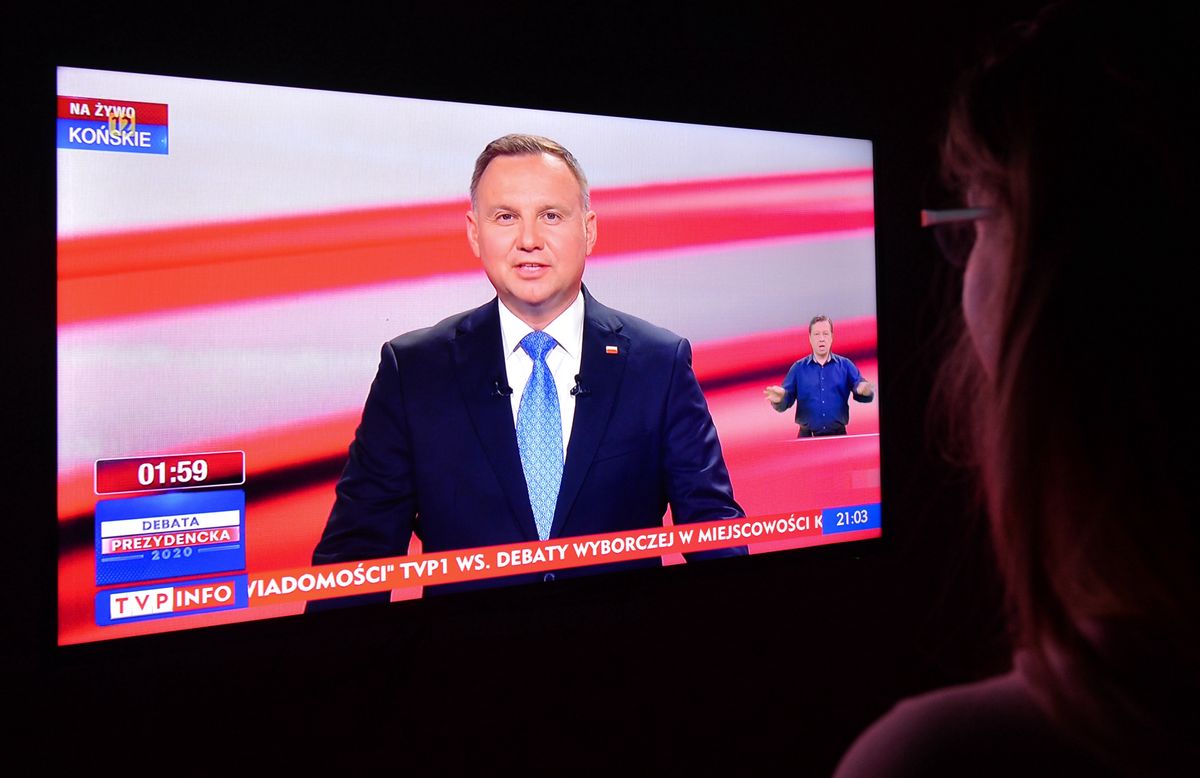 Debata prezydencka. Ekspertka mowy ciała. "Andrzej Duda czuje wielki stres"