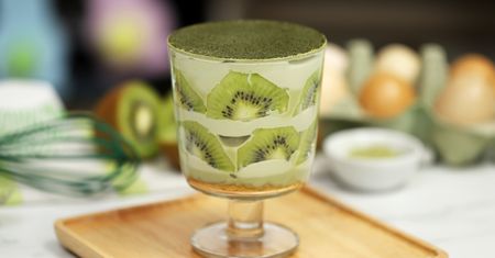 Zielony deserek z kiwi i matchą. Tak pyszny, że zechcesz go robić nie tylko w Dniu Świętego Patryka