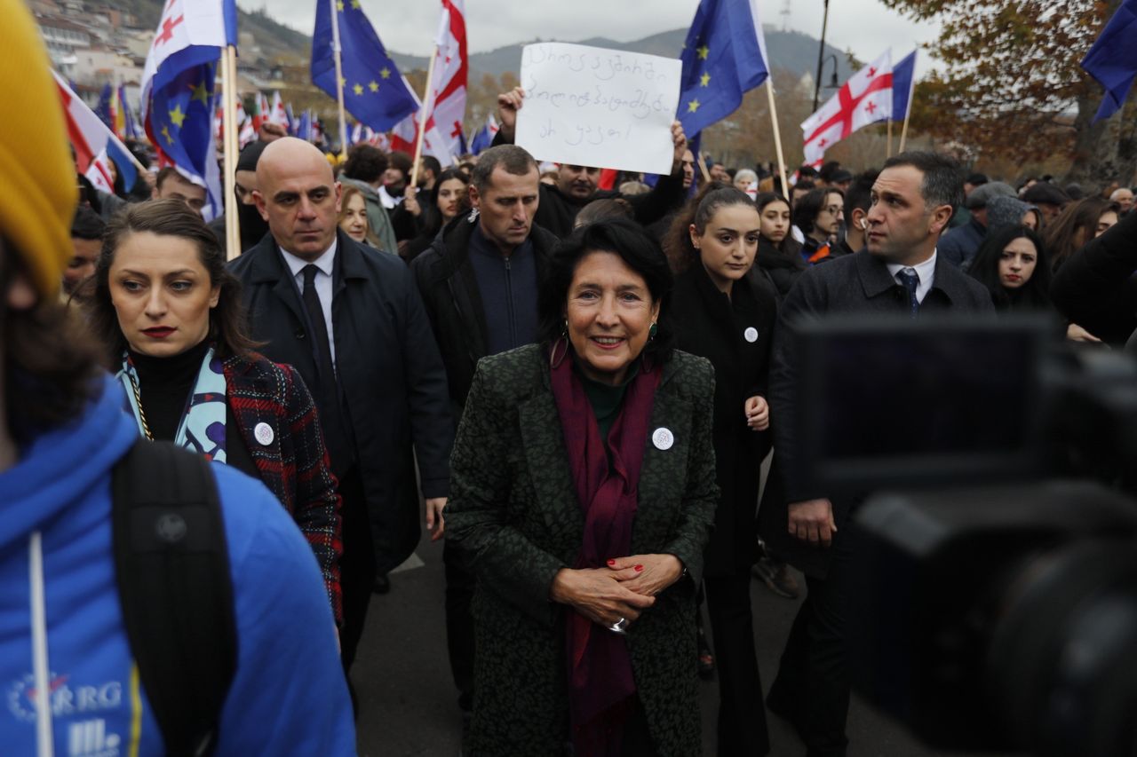 Nad krajem zawisło widmo Putina. "Nikt nie zmusi narodu do życia w kajdanach"