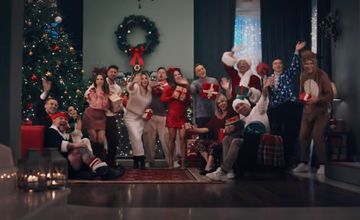 "Święta marzeń" w piosence Polsatu na Boże Narodzenie. Ibisz świętym Mikołajem