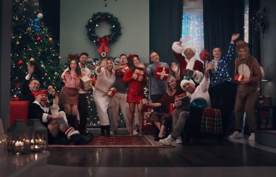 "Święta marzeń" w piosence Polsatu na Boże Narodzenie. Ibisz świętym Mikołajem