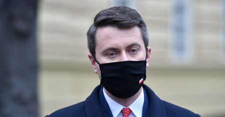 Wniosek o odwołanie szefa pomorskiego sanepidu. Posłanka Lewicy: stoi za tym Piotr Mueller