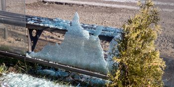 Włocławek: Dziesiątki zniszczonych przystanków. Wandale wciąż bezkarni