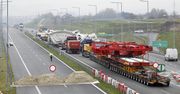 Transport kolejnych części "kreta" dla tunelu na S19. Poważne utrudnienia na A1 i S8