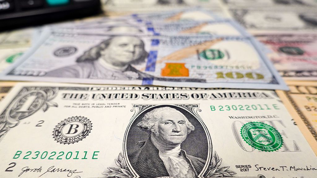 Kurs dolara spadł w czwartek poniżej 3,6 zł