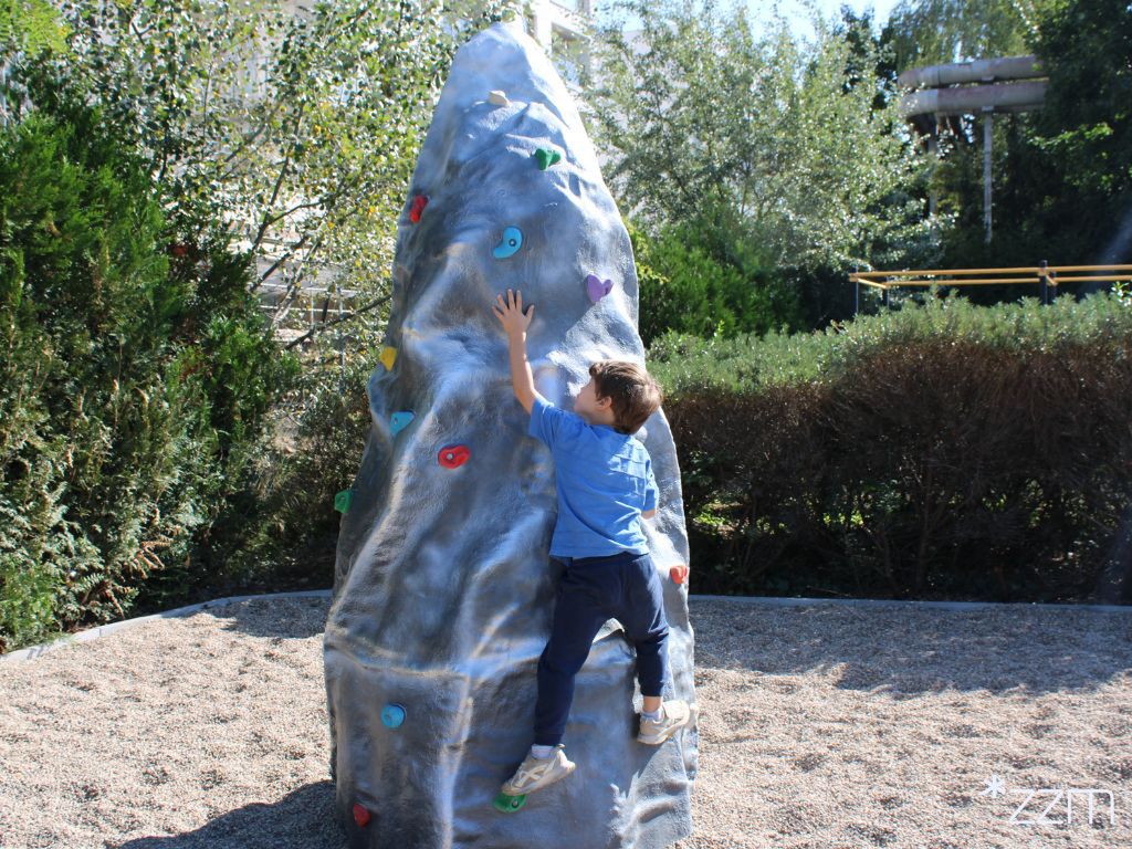Nowe miejsce do zabawy i nauki ruchu na Podolanach. Plac w Parku Bergera z atrakcjami dla dzieci