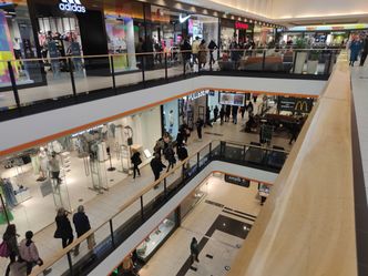 Polacy szturmują galerię. Jest nas jednak mniej niż przed pandemią