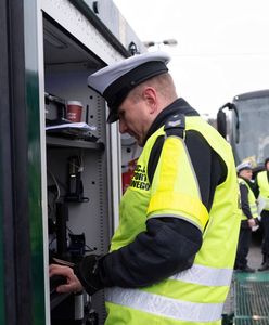 Warszawa. Kontrola autobusów wiozących dzieci na wakacje