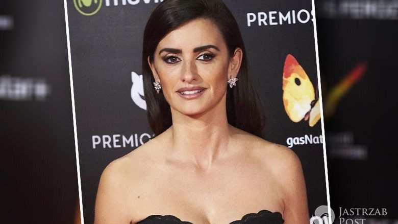 Sukienka: Emanuel Ungaro, buty Christian Louboutin, torebka: Roger Vivier, biżuteria: Chopard. Penelope Cruz na gali rozdania nagród Feroz 2016 (fot. East News)