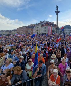 Incydent na Placu Zamkowym. Na wiec przyszli nie tylko zwolennicy Tuska