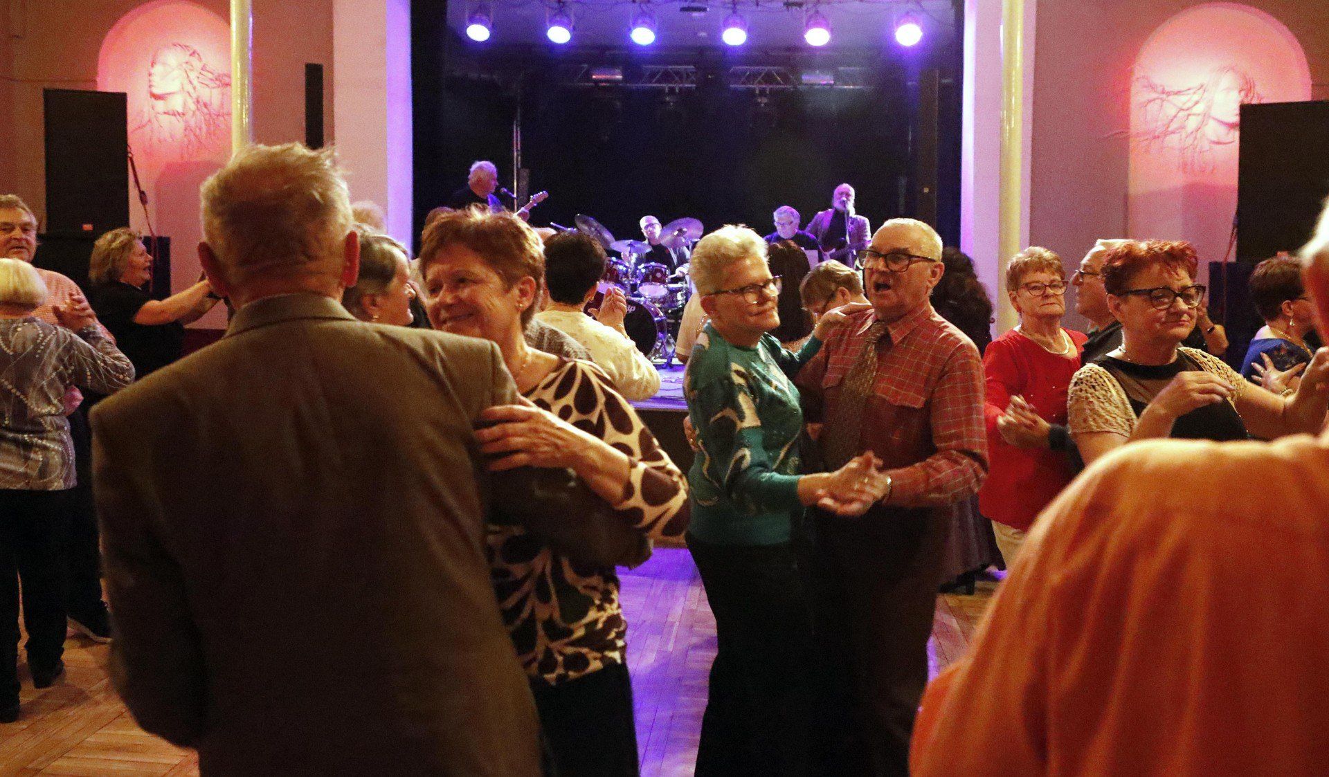 Tak seniorzy tańczyli na andrzejkach w Grudziądzu