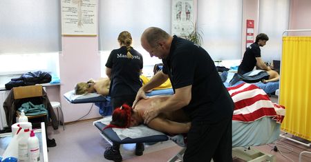 Słupska szkoła Medyk otworzyła swoje drzwi. Były pokazy, zabiegi i porady