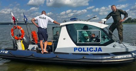Pływał rowerkiem wodnym. Wypatrzył granat moździerzowy rosyjskiej produkcji