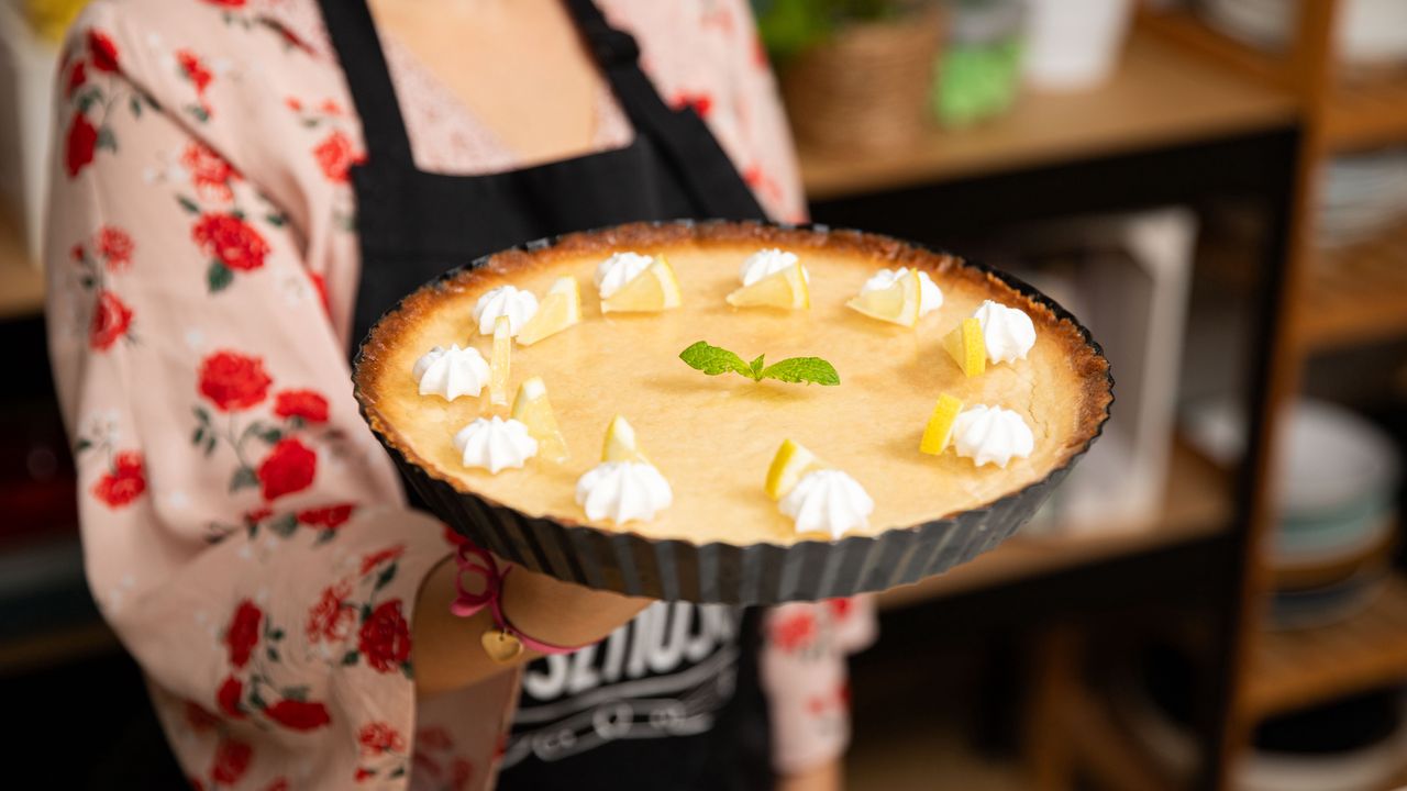 Transparent lemon tart: A refreshing dessert for summer bliss