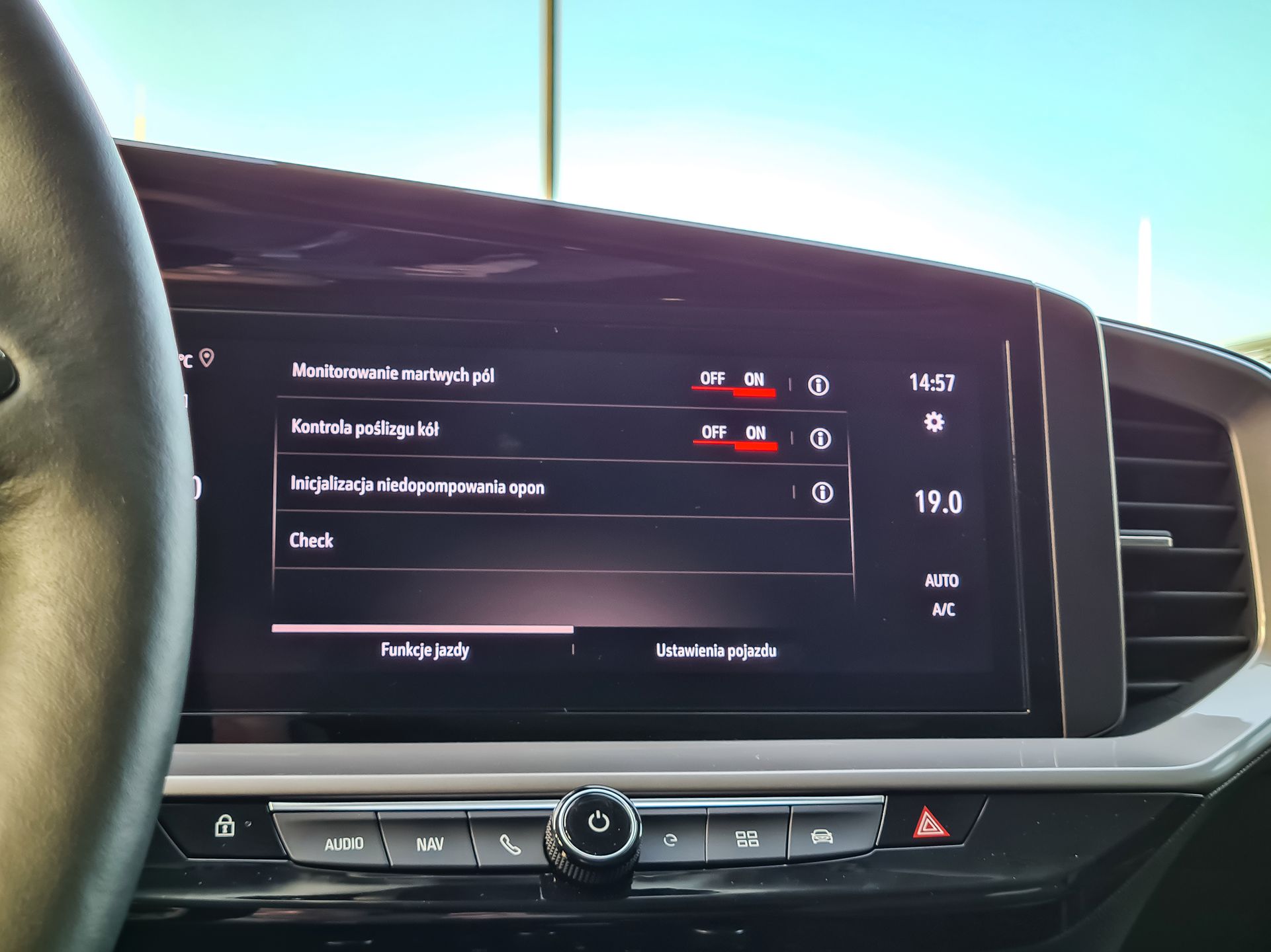 Opel Mokka-e: Systemy bezpieczeństwa i wsparcia kierowcy oraz nowy system info-rozrywki 11