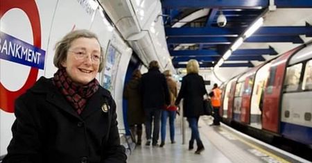 Codziennie wchodzi do metra, by usłyszeć głos zmarłego męża