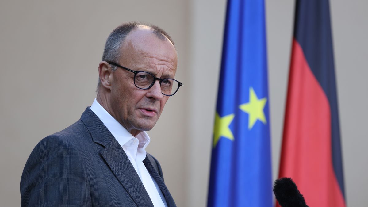 BERLIN, GERMANY - SEPTEMBER 30: German Chancellor Friedrich Merz gives a statement to the media prior to the first of a two-day government cabinet retreat at Villa Borsig on September 30, 2025 in Berlin, Germany. High on the agenda are reaching common policies by the coalition partners on reforms for promoting economic growth, including deregulation, digitalization and competitiveness. (Photo by Sean Gallup/Getty Images)