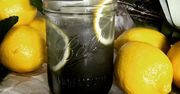 Szybki detoks na lato. Przepis na czarną lemoniadę