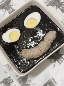 Czarny żurek, czarne nuggetsy i krwawa pasta. Halloween w restauracjach