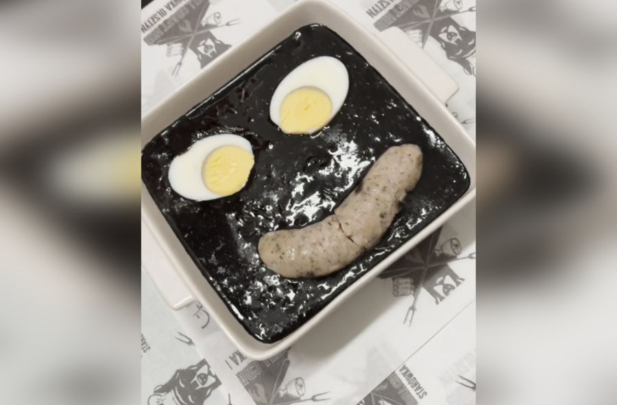 Czarny żurek z okazji Halloween